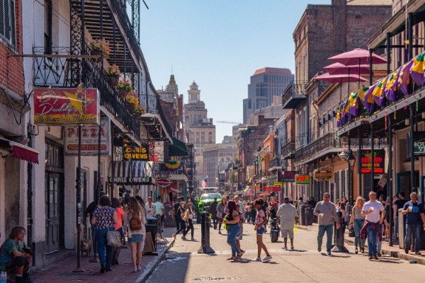 New Orleans Streets Crowded with Tourists Before Mardi Gras